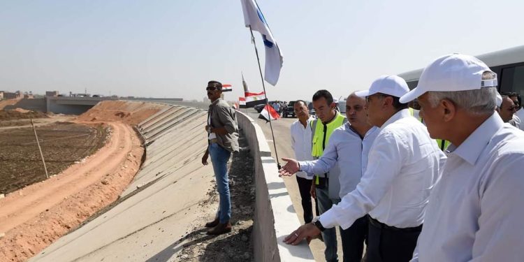رئيس الوزراء يتفقد أعمال تطوير وتوسعة محور 26 يوليو وتنفيذ المحور الموازي له
