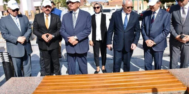 وزير التنمية المحلية ومحافظ أسوان يتفقدان مشروع ممشى أهل مصر