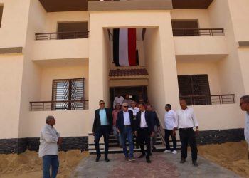 مسئولو “الإسكان” يتفقدون مشروعات الطرق والإسكان ورفع الكفاءة بمدينة 15 مايو