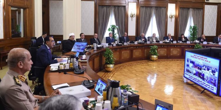 مجلس الوزراء يوافق على مشروع قانون بشأن منح بعض التيسيرات للمصريين المقيمين فى الخارج