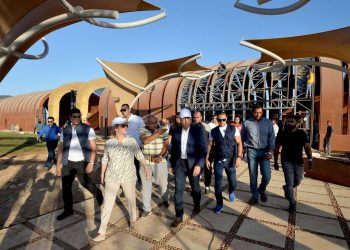 رئيس الوزراء يتابع تقدم الأعمال بالمنطقتين الخضراء والزرقاء في شرم الشيخ