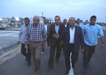 وزير النقل يتابع أعمال تنفيذ المرحلة الأولى من تطوير الطريق الدولي الساحلي