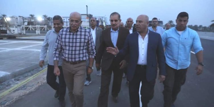 وزير النقل يتابع أعمال تنفيذ المرحلة الأولى من تطوير الطريق الدولي الساحلي