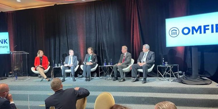 وزيرة التخطيط تشارك بمناقشات منتدى المؤسسات المالية والنقدية الرسمي