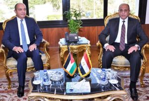 وزير الطيران المدني مع سفير الأردن 