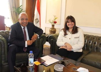وزير قطاع الأعمال العام يبحث مع وزيرة الهجرة تحفيز المصريين بالخارج للاستثمار بالشركات التابعة