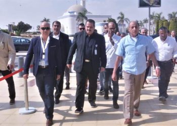 وزير الطيران يتفقد الاستعدادات النهائية لتشغيل مطار سفنكس