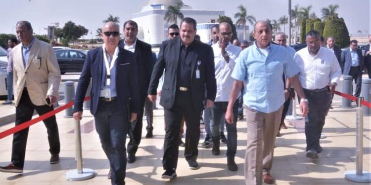 وزير الطيران يتفقد الاستعدادات النهائية لتشغيل مطار سفنكس