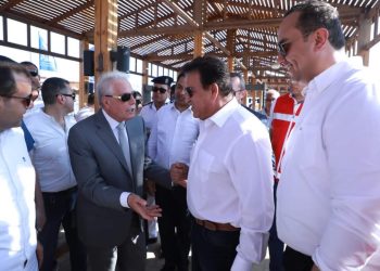 وزير الصحة يتفقد الحجر الصحي بمطار شرم الشيخ الدولي ويوجه بزيادة عدد البوابات الحرارية