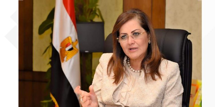 وزيرة التخطيط والتنمية الاقتصادية خلال المؤتمر الاقتصادى