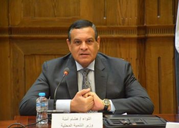 وزير التنمية المحلية: الانتهاء من تحريك  210 أتوبيس يعمل بالغاز الطبيعي والكهرباء إلى شرم الشيخ