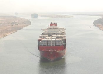 قناة تشهد عبور 65 سفينة من الاتجاهين اليوم السبت