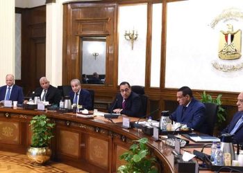 رئيس الوزراء: لن يتم السماح بإخفاء السلع أو المبالغة في الأسعار والمُضاربة أو الاحتكار