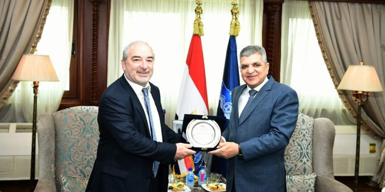 الفريق أسامة ربيع يلتقي نائب رئيس المكتب الأمريكي للملاحة ABS لبحث سبل التعاون المشترك