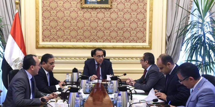 رئيس الوزراء يتابع موقف الانتقال الحكومي والمشروعات الجاري تنفيذها بالعاصمة الإدارية الجديدة