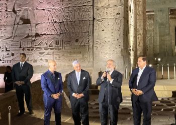 دار ستيفانو ريتشي للأزياء تحتفل باليوبيل الذهبي لها بمعبد حتشبسوت