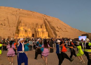 4 آلاف سائح مصري وأجنبي يشهدون ظاهرة تعامد الشمس بأبوسمبل