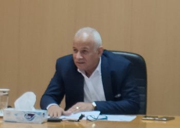 رئيس مياه البحيرة يتابع مشروعات الصرف الصحى بالمناطق الريفية "الميجا"