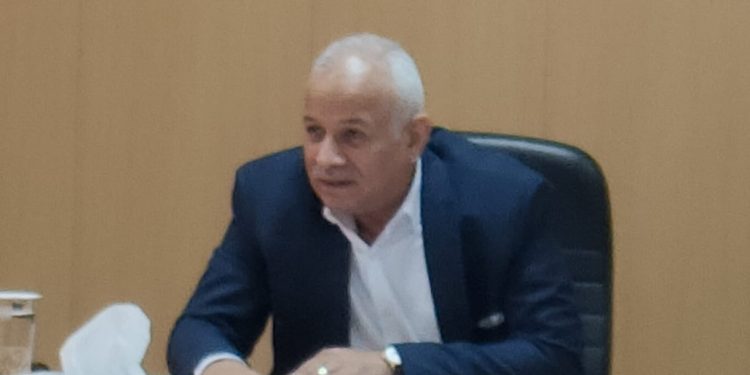 رئيس مياه البحيرة يتابع مشروعات الصرف الصحى بالمناطق الريفية "الميجا"