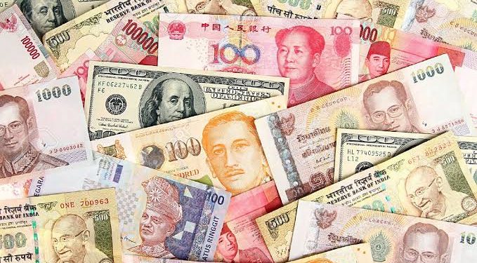 العملات الآسيوية