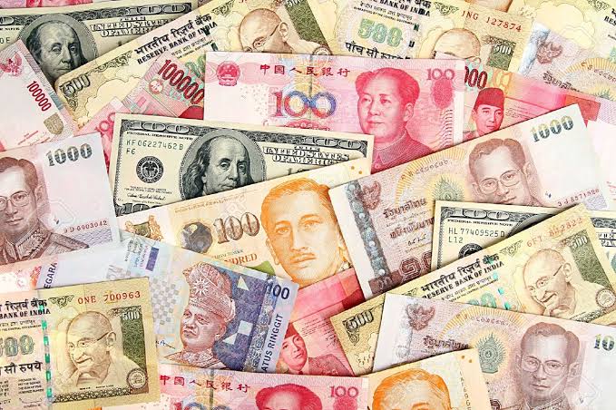 العملات الآسيوية
