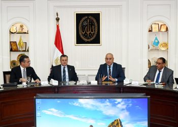 وزيرا الإسكان والسياحة يناقشان سبل التعاون المشترك بين الوزارتين فى تنفيذ الاستراتيجية الوطنية لتنمية السياحة