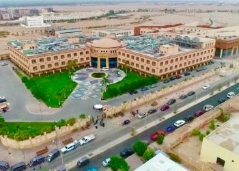 وزير الإسكان يتابع الموقف التنفيذي لعددٍ من مشروعات مدينة طيبة الجديدة بالأقصر