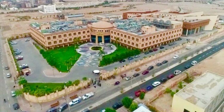 وزير الإسكان يتابع الموقف التنفيذي لعددٍ من مشروعات مدينة طيبة الجديدة بالأقصر