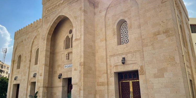 وزير الإسكان: "المركزى للتعمير" ينتهى من إحلال وترميم مسجد السيدة رقية بشارع الأشراف بحى الخليفة بالقاهرة
