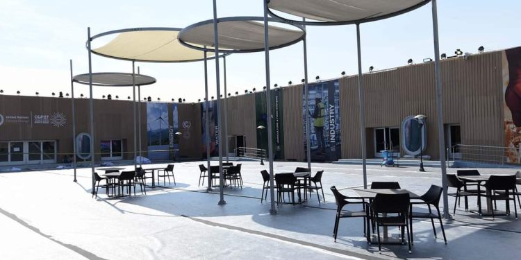 رئيس الوزراء يتفقد المنطقة الزرقاء وامتداداتها بنطاق المركز الدولي للمؤتمرات