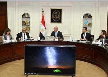 وزير الإسكان يستعرض المسودة النهائية لمشروع إعداد السياسة الحضرية الوطنية