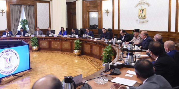 رئيس الوزراء يلتقي رئيس مجلس إدارة “القلعة” للاستشارات المالية