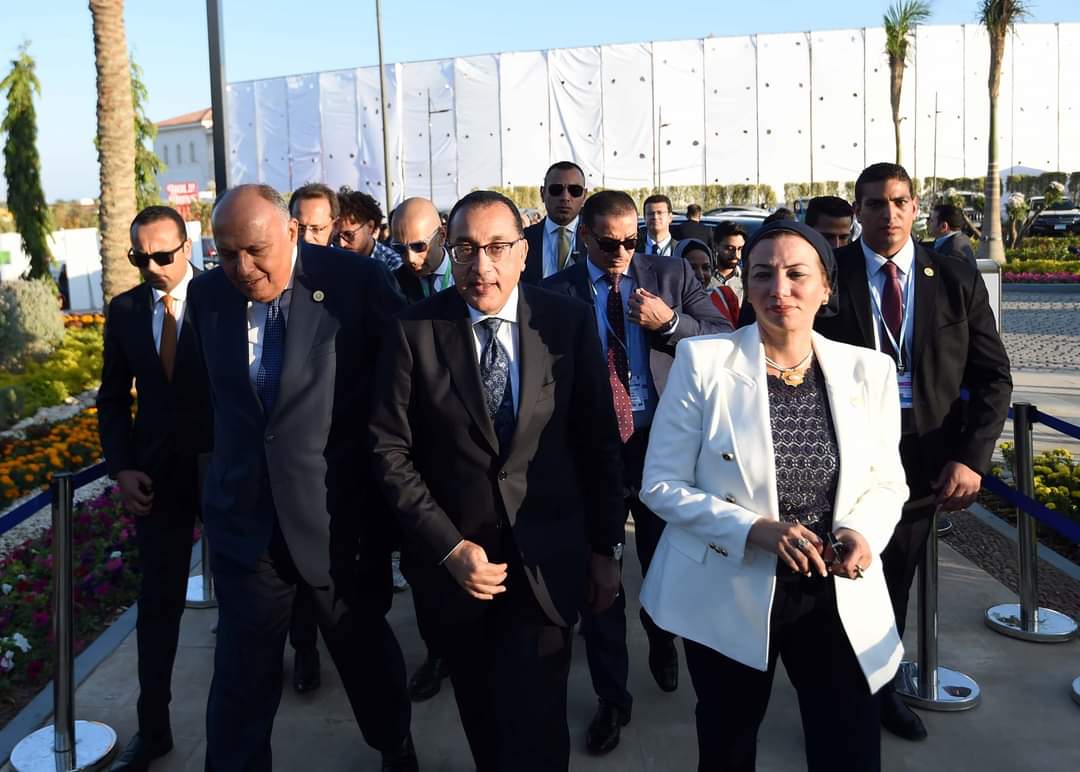 رئيس الوزراء يفتتح المنطقة الخضراء بشرم الشيخ ويتفقد أجنحة الوزارات وشركات القطاع الخاص