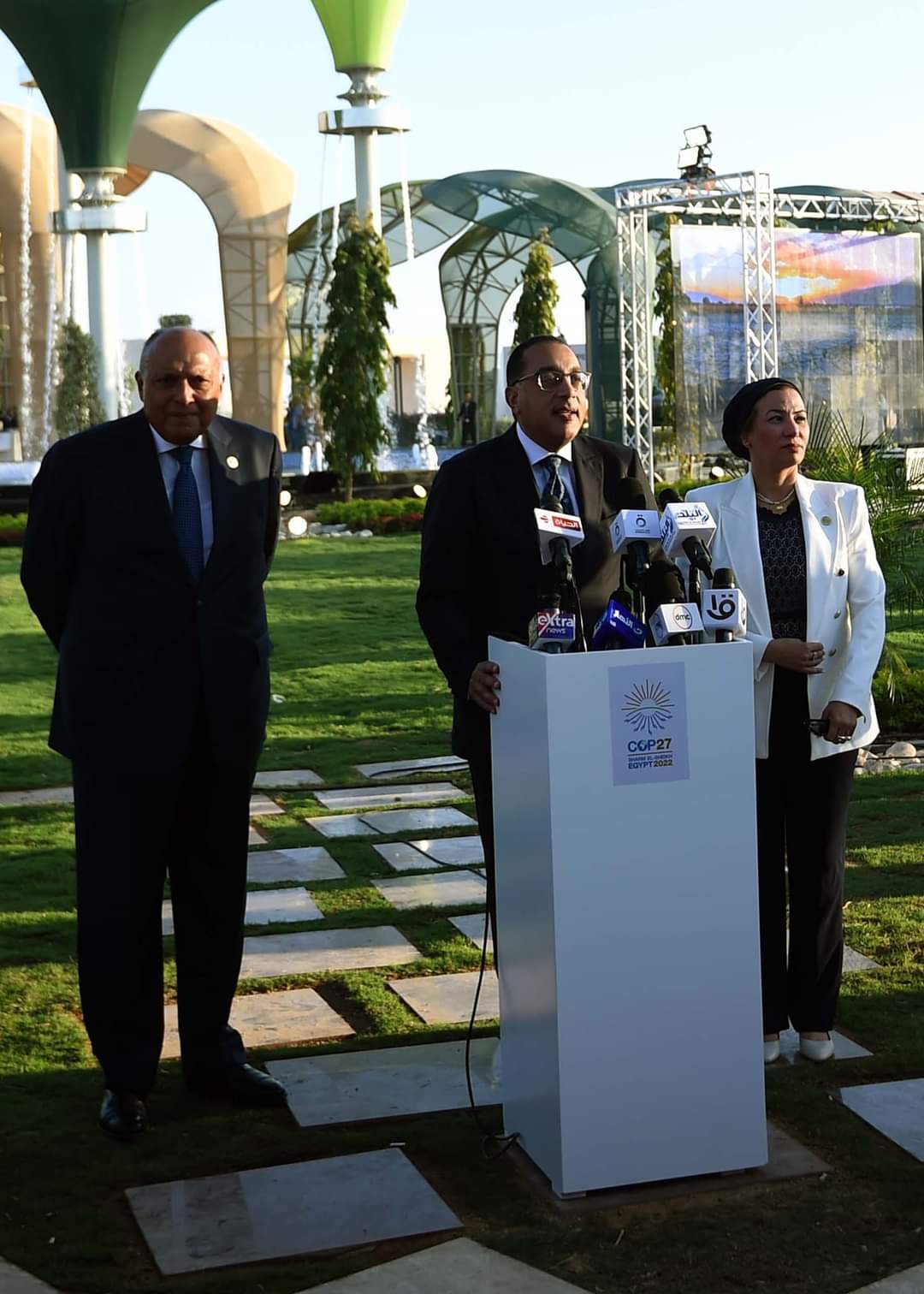 رئيس الوزراء يفتتح المنطقة الخضراء بشرم الشيخ ويتفقد أجنحة الوزارات وشركات القطاع الخاص