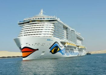 قناة السويس تشهد عبور 94 سفينة  بإجمالي حمولات صافية 5 مليون طن