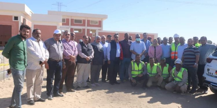 محافظ الأقصر يستقبل وفد المقاولون العرب لبحث مشروعات حياة كريمة