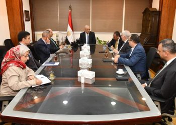 وزير الإسكان يتابع الموقف التنفيذي لمشروع سد ومحطة “جوليوس نيريرى” الكهرومائية بتنزانيا