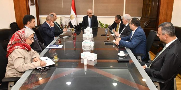وزير الإسكان يتابع الموقف التنفيذي لمشروع سد ومحطة “جوليوس نيريرى” الكهرومائية بتنزانيا
