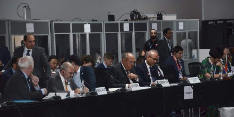 وزير الخارجية يُشارك في المائدة المستديرة الوزارية حول تخفيف تداعيات تغير المناخ