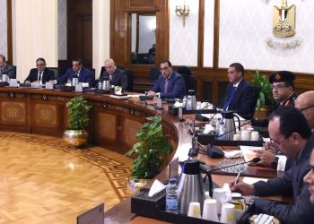 رئيس الوزراء يترأس اجتماع اللجنة الرئيسية لتقنين أوضاع الكنائس