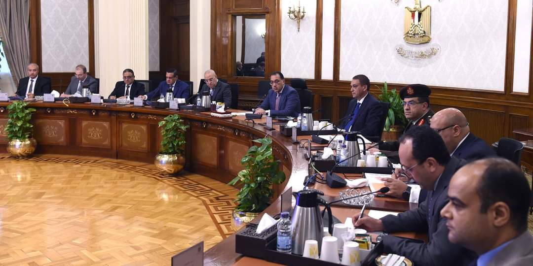 رئيس الوزراء يترأس اجتماع اللجنة الرئيسية لتقنين أوضاع الكنائس
