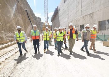 رئيس المقاولون العرب يتابع مشروع سد ومحطة "جوليوس نيريرى" الكهرومائية بتنزانيا