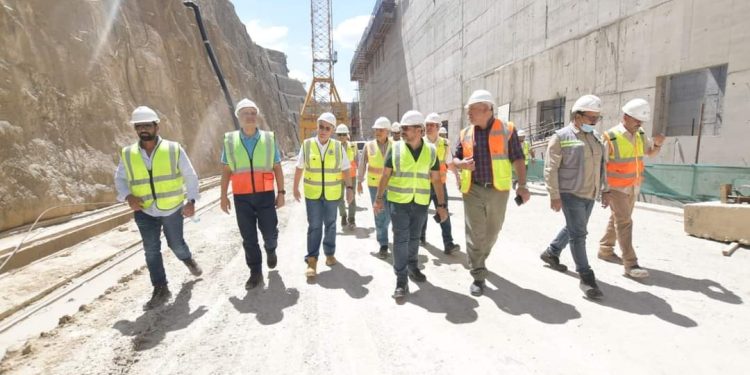 رئيس المقاولون العرب يتابع مشروع سد ومحطة "جوليوس نيريرى" الكهرومائية بتنزانيا