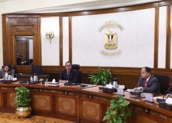 رئيس الوزراء يتابع مستجدات برنامج الطروحات العامة في البورصة المصرية