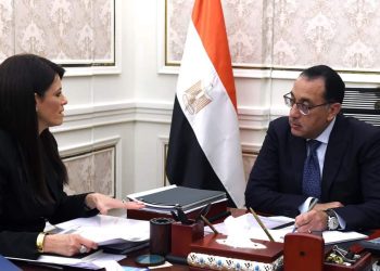 رئيس الوزراء يبحث مع وزيرة التعاون الدولي نتائج لقاءاتها خلال قمة المناخ