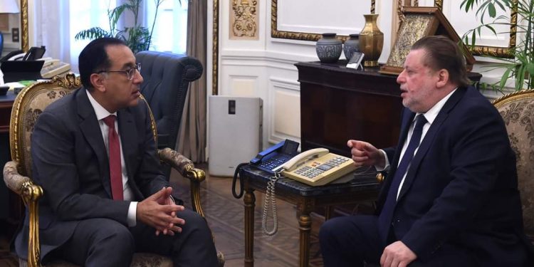 رئيس الوزراء يلتقي محافظ البنك المركزي المصري