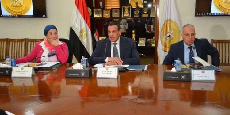 3 وزراء يتابعون جهود رفع نواتج تطهير الترع والمصارف والتخلص الآمن من المخلفات بالمحافظات