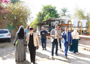 رئيس مياه أسيوط يتفقد مشروعات المبادرة الرئاسية بمركز الفرافرة بالوادي الجديد.. لخدمة 8 آلاف نسمة