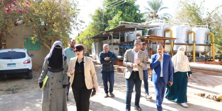 رئيس مياه أسيوط يتفقد مشروعات المبادرة الرئاسية بمركز الفرافرة بالوادي الجديد.. لخدمة 8 آلاف نسمة