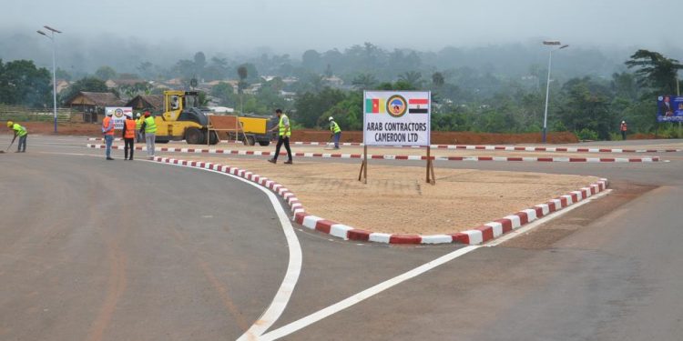 المقاولون العرب توقع عقد مشروع طريق جديد بالكاميرون وافتتاح آخر.. بطول 81 كم